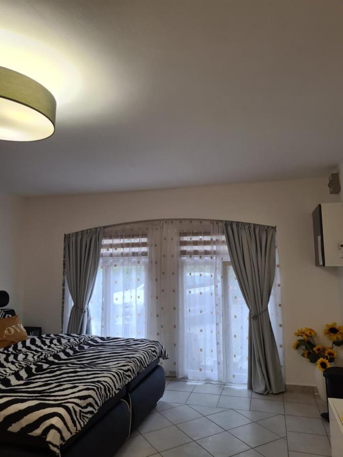 Varlak Apartmans ✷ ✷ ✷ Siófok Buitenkant foto